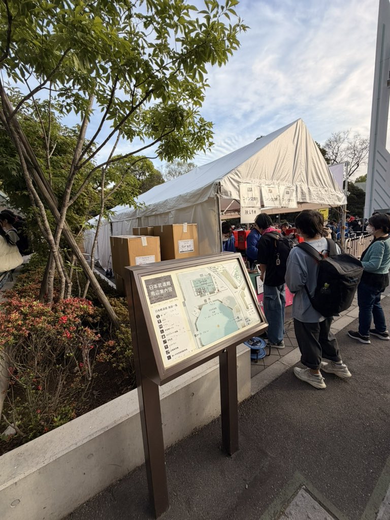 Windie_Tales's tweet photo. @yumi744fh お返事ありがとうございます。
サイエンスホールがわからず
現状ガチャ付近のこの辺におります。
サイエンスホールはどこになるのでしょうか。 https://t.co/aXSzU6vM4t