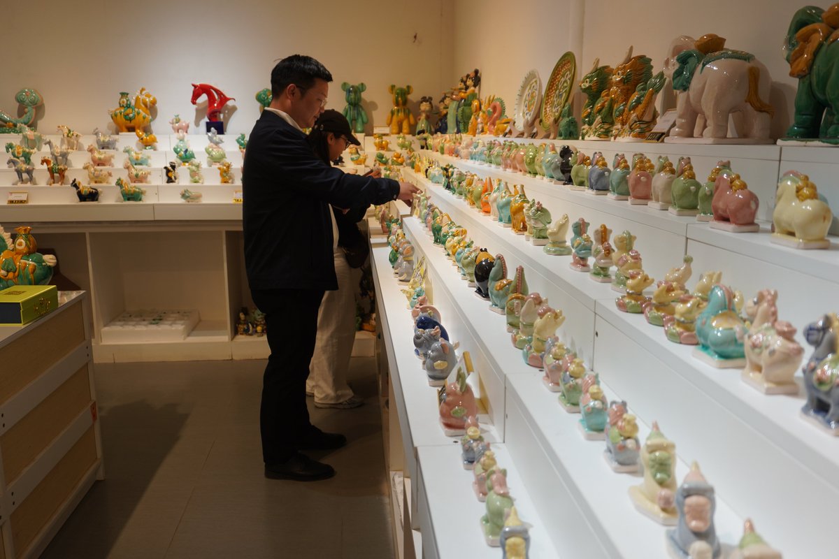 ChinaShopNow's tweet photo. In Nanshishan Village of Luoyang, Henan province, artisans still make Tang Sancai (tricolored glazed pottery), a 1,300-year-old craft passed down through generations.
In recent years, it has also become popular as small creative items to buy and take home, including zodiac designs, cartoon-style figures, and collectible pieces. This year, the Year of the Horse designs stand out with their cute, rounded look and strong appeal as souvenirs and gifts. @i_luoyang @HenanWonderful @Visit_Henan