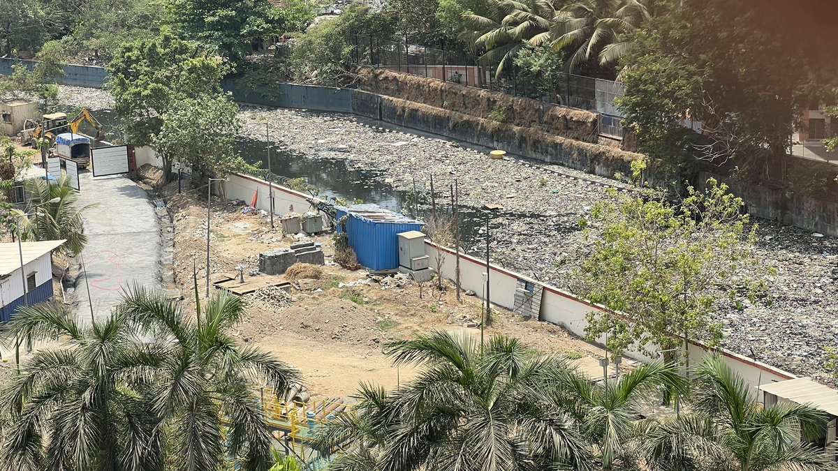 gauravsood's tweet photo. @mybmcwardKW @mybmc @AmeetSatam @CMOMaharashtra @AndheriLOCA 

हे सिटीमॉलच्या मागे, भक्तिवेदांत शाळेच्या शेजारी आहे. हेच ते वातावरण आहे जे आम्ही शालेय विद्यार्थ्यांना देत आहोत. https://t.co/dK2x6WGnpm