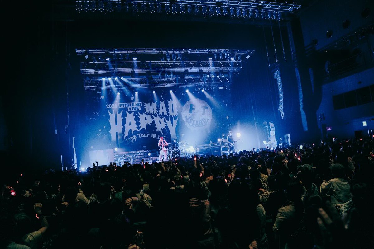 AxMxP pics tweet media