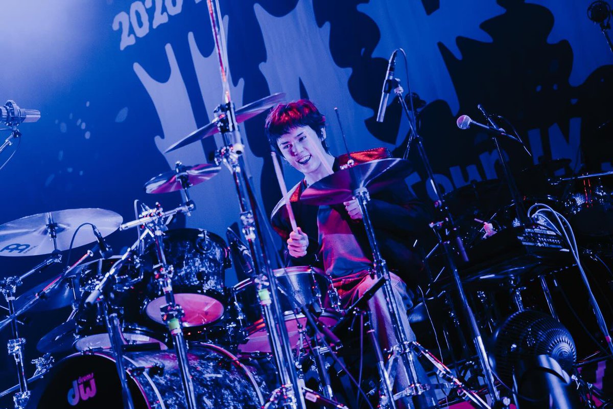 AxMxP pics tweet media