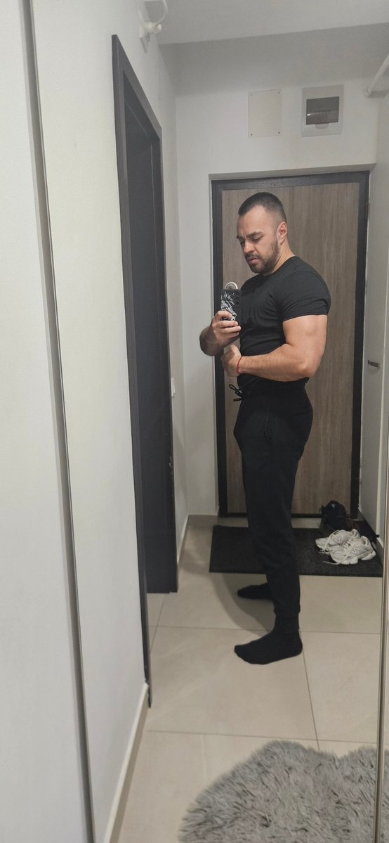 KingLazar tweet media