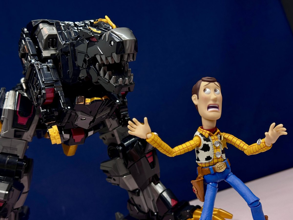 렉스카이저 블랙에디션.
악역의 포스가 굉장하다!