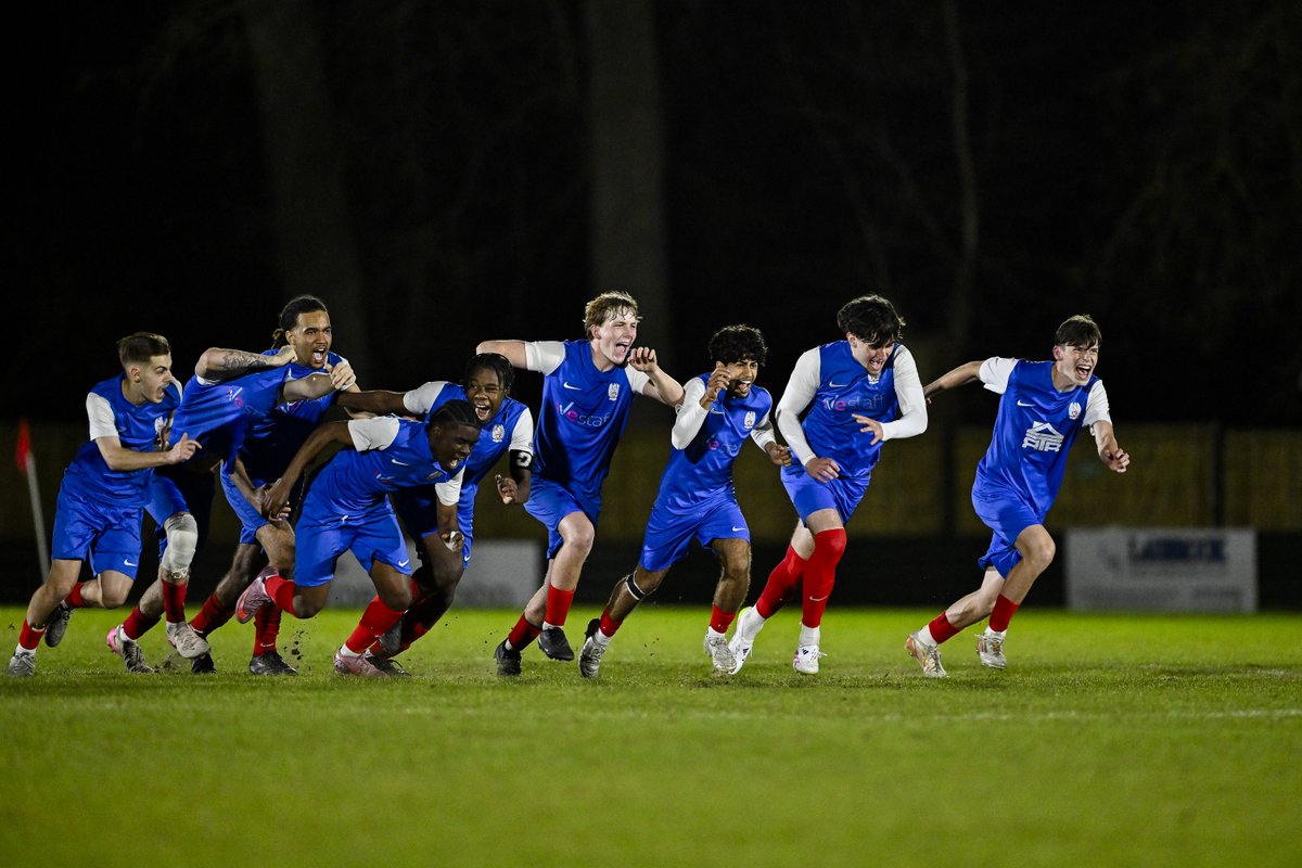 middxfa's tweet photo. 🏆 The all important lift!  

Congratulations once again to this season’s EPL Grieg  U18 Cup winners

@Norsefc took the glory last night after a dramatic penalty shoot out win versus Gunnersbury Eagles https://t.co/zoSVhvT51T