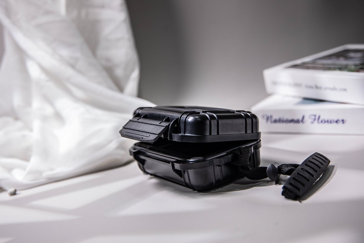 Kiwiears2020's tweet image. From commute to stage, from home to hiking trail—Sonicap has your back. 👮‍♀️ #Sonicap
#KiwiEars #audio #iems #music #Waterproof #Case