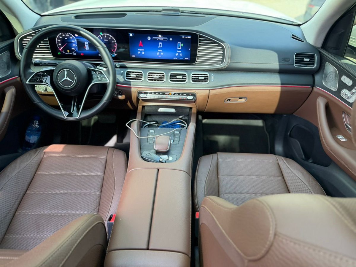 Car SULTAN tweet media