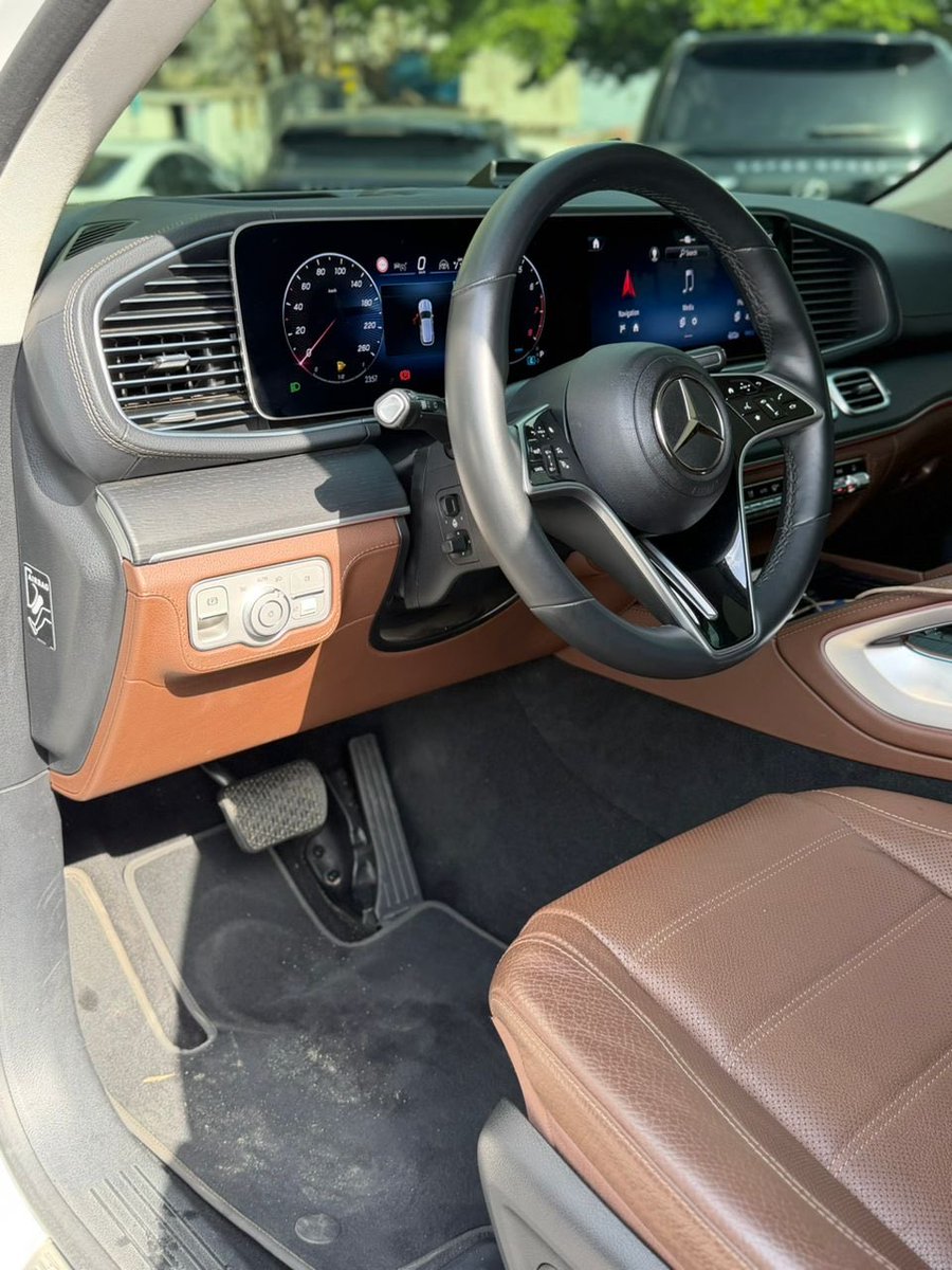 Car SULTAN tweet media