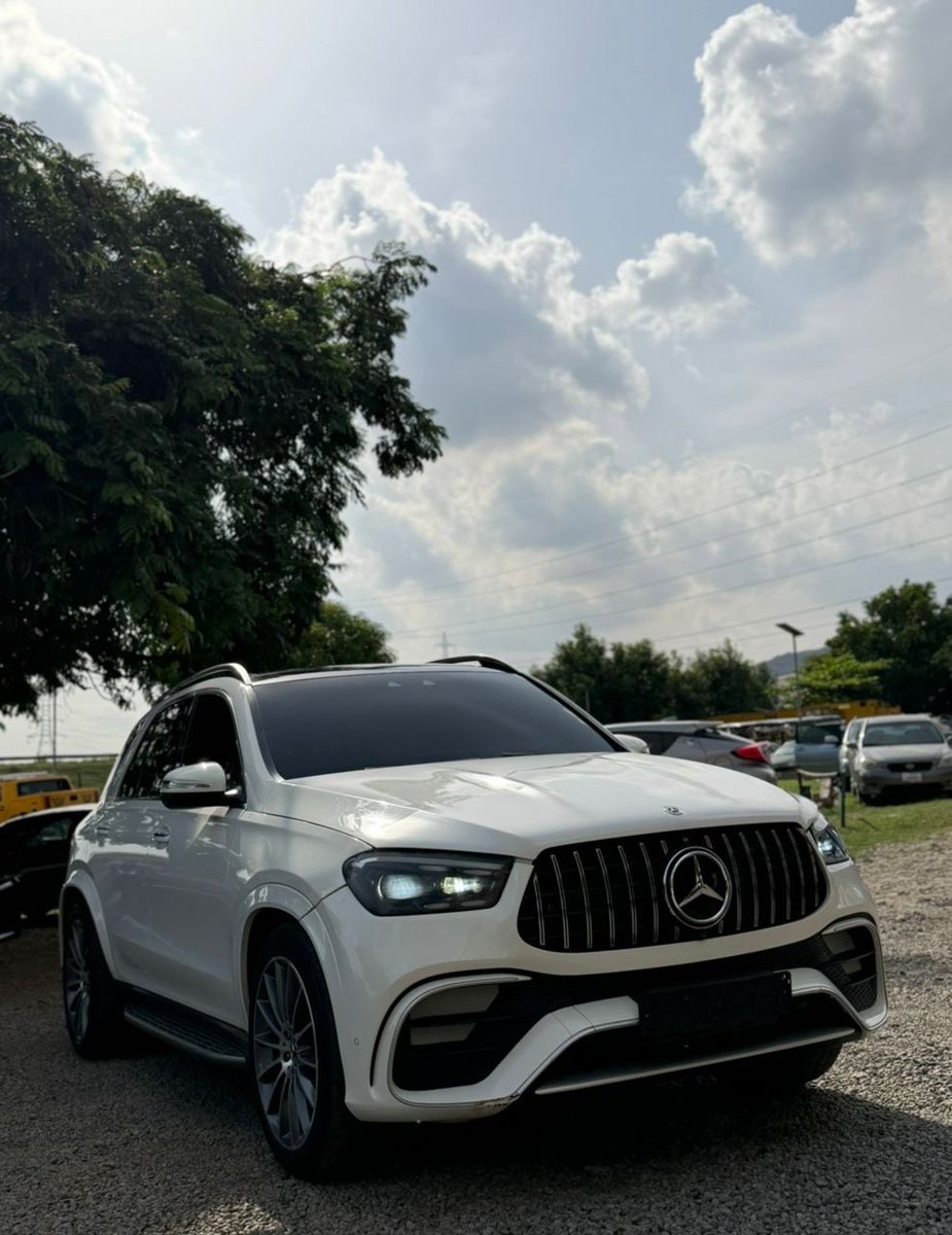 Car SULTAN tweet media