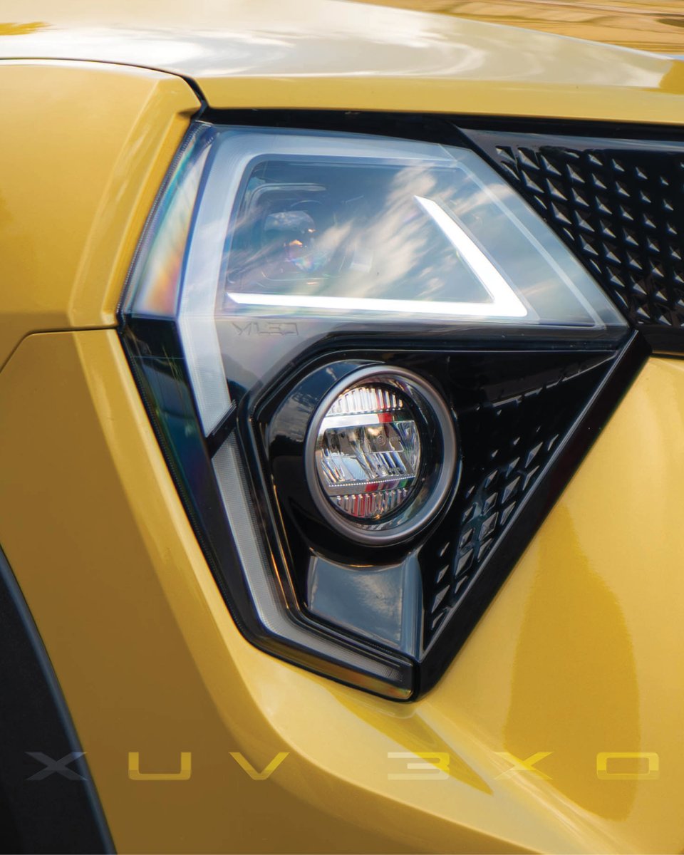 Mahindra_SA's tweet photo. Style that shines. The XUV 3XO’s distinctive LED headlamps and angular Daytime Running Light signature are made to be noticed – day or night.
#MahindraSA #AuthenticVehicles #AuthenticSUVs #XUV3XO #DiscoverTheX https://t.co/jE9IszM2Gk