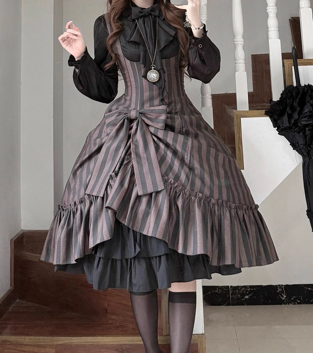 ✨即納入荷✨
Black Forest ジャンパースカート・ブラウス【berryandwood】 

太めのストライプが映えるジャンパースカート
バッスルを作って華やかに♪
お揃いのブラウスも一部入荷しております！