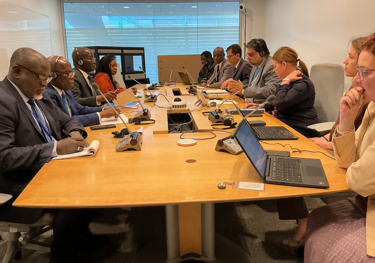 UEMOA_Officiel's tweet image. Le Président de la @UEMOA_Officiel, #AbdoulayeDIOP a eu une séance de travail avec le Directeur adjoint du Département des Finances publiques du @FMIactualites, #AliABBAS, le 16 avril 2026 à #WashingtonDC, en marge des #réunionsdeprintemps. 
uemoa.int