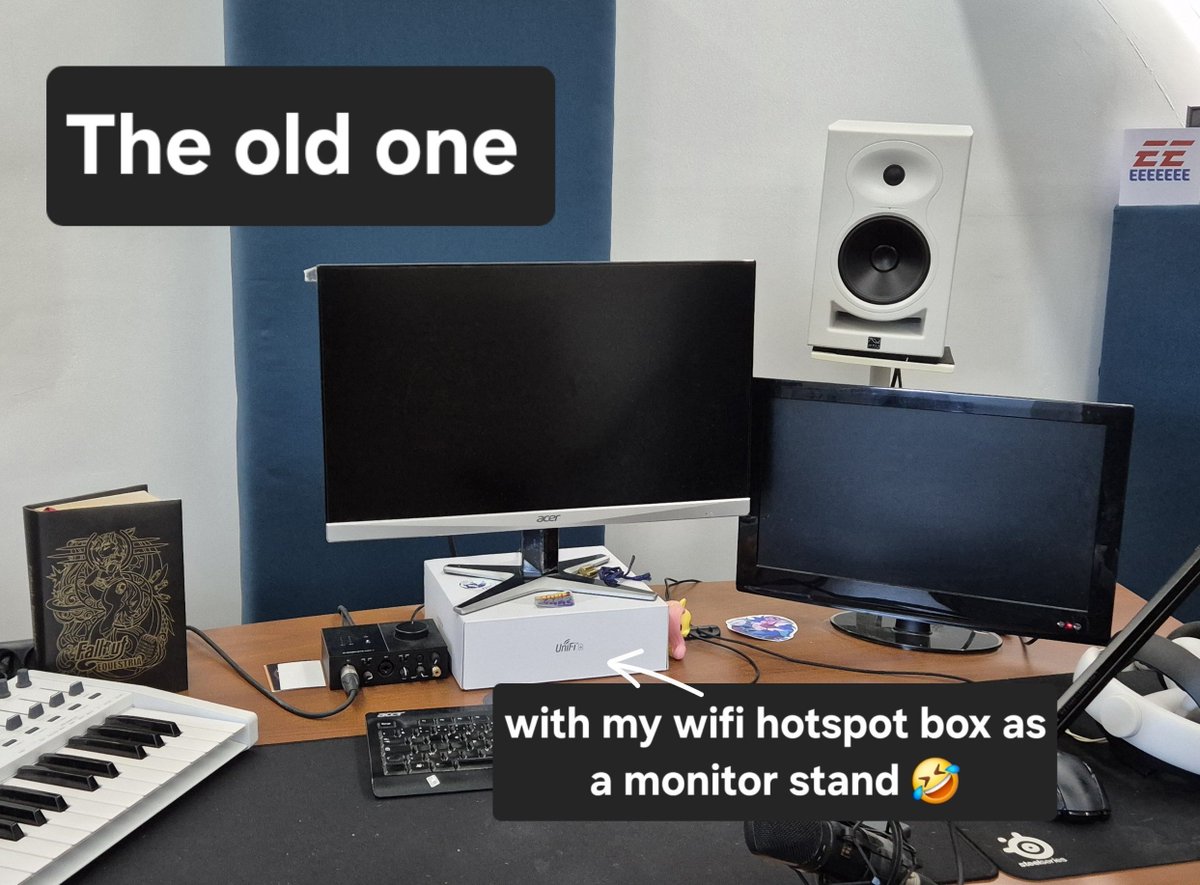 Pyrelightsound's tweet image. Gear update! I finally replaced these +10 year-old monitors with a decent monitor, it's soooo comfortable to work now 🥰 
#hardware #ultrawide #screen #Ableton #gaming #gamingsetup #pcsetup #desksetup