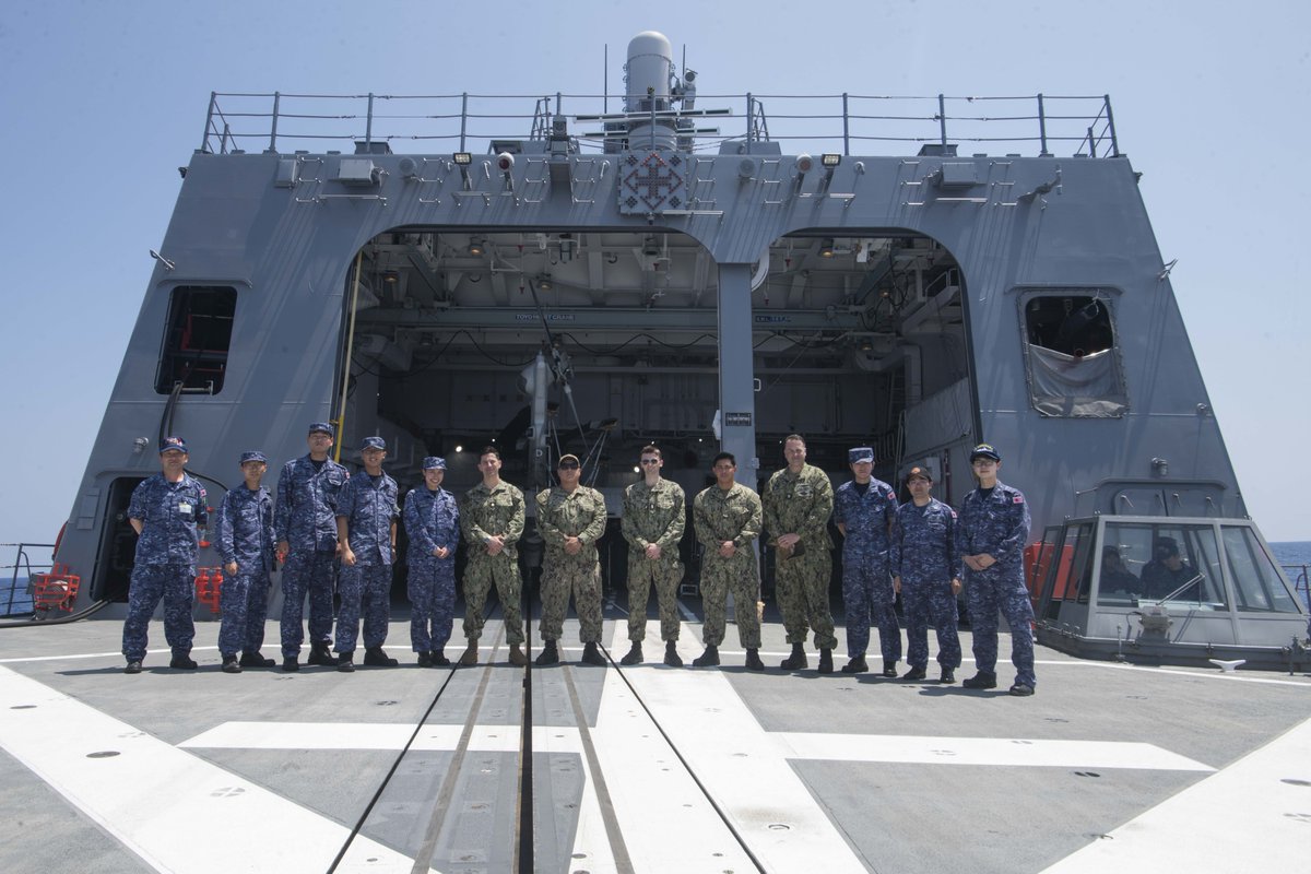 Combined Operations at Sea 🇺🇸🇯🇵

U.S. 7th Fleet and USS Blue Ridge Sailors flew over to JS Asahi to meet the JMSDF crew while the two ships operated along each other in the South China Sea. 

#AlliesAndPartners | #US7thFleet https://t.co/9uJGxosUAw