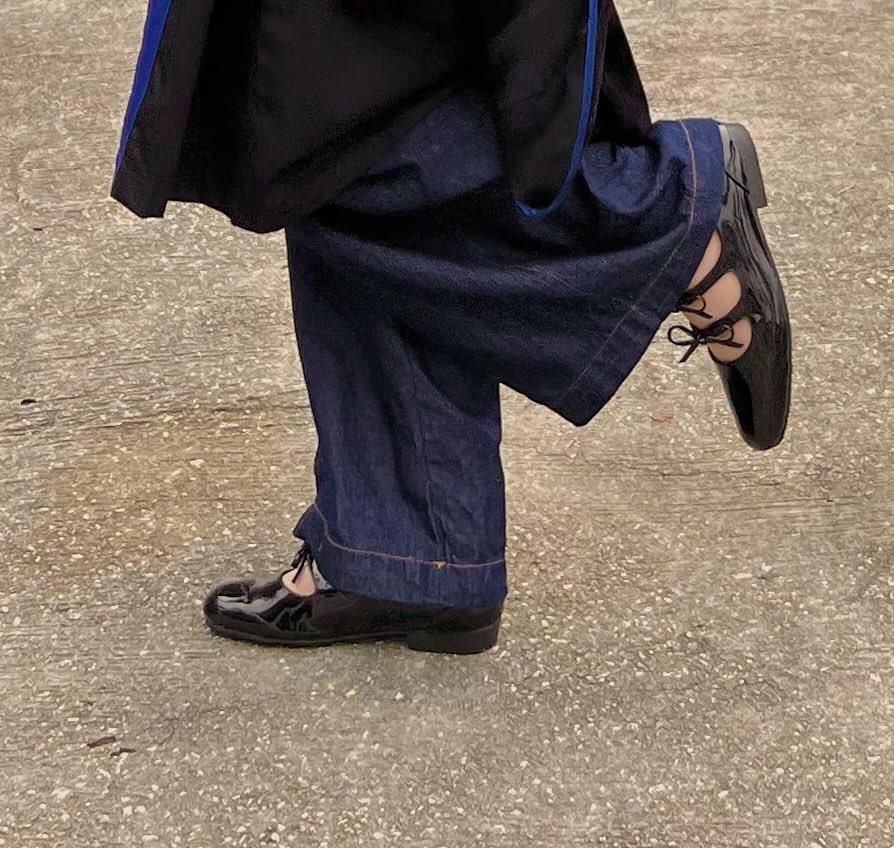 resoulgallery's tweet photo. Tim yang udah tinggi dan ga mau pake high heels pas wis udah 🥲 flat shoes andalan kuuu🫶🏻 https://t.co/380e9clF9y