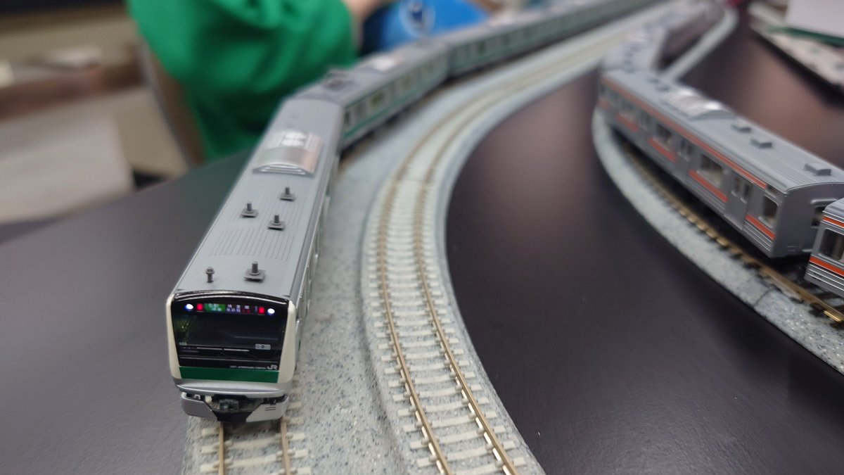 Seaside_Rail's tweet photo. 【体験入会、実施中！】
皆さん、こんにちは！

現在、東棟6階652電子技術実験室では、鉄道研究会の体験入会を実施しています！

DCC"デジタルコマンドコントロール"を用いたミニ運転会と��て、205系5000番台、E233系7000番台、E235系1000番台を走らせています！(さ)
#kosen26s #tmcit https://t.co/T3zsJ3dYfv