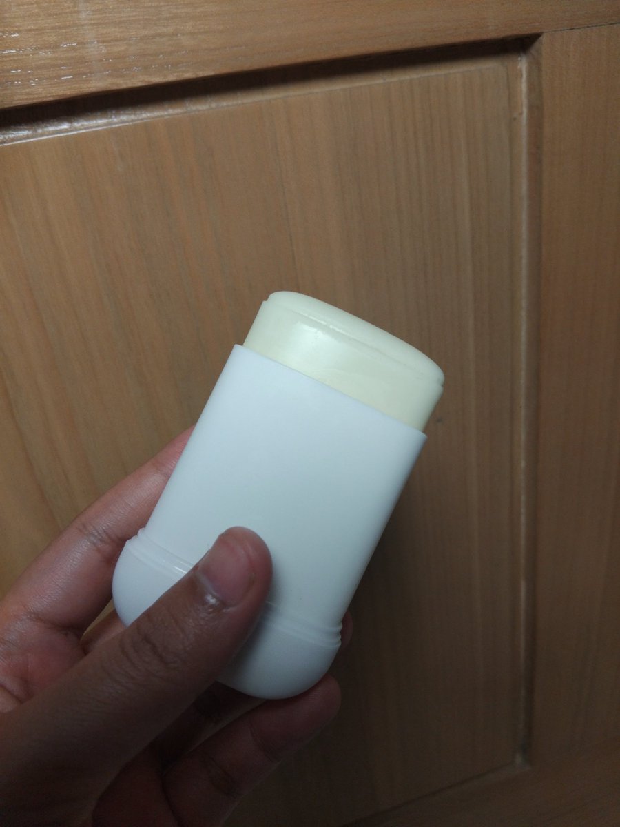 Biscuiik's tweet photo. NYESAL BANGET KENAPA GAK TAU DARI AWAL  ADA  SUNSCREEN SE SAT SET INI ! https://t.co/hYqxdupgsL