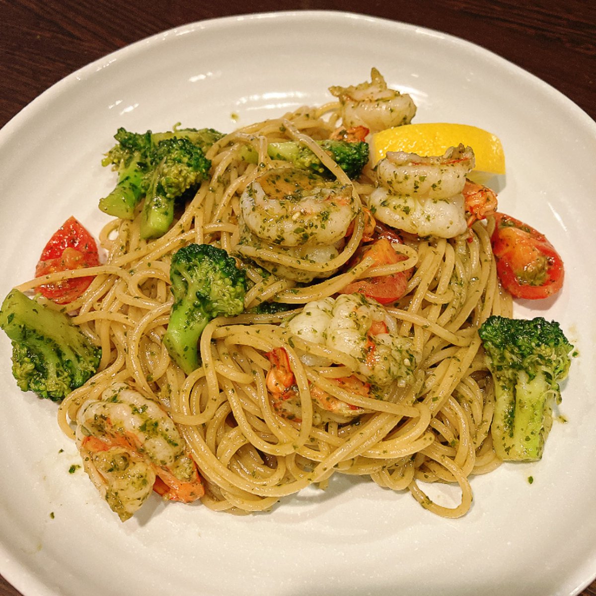 yellowfish_y's tweet photo. 今週の新メニューは『海老とブロッコリーのジェノバソーススパゲッティ』です。爽やかでコクの特製ジェノバソースのスパゲッティです。是非ご賞味ください！
皆様のご来店をお待ちしております✨ https://t.co/ntRKQdQlKM