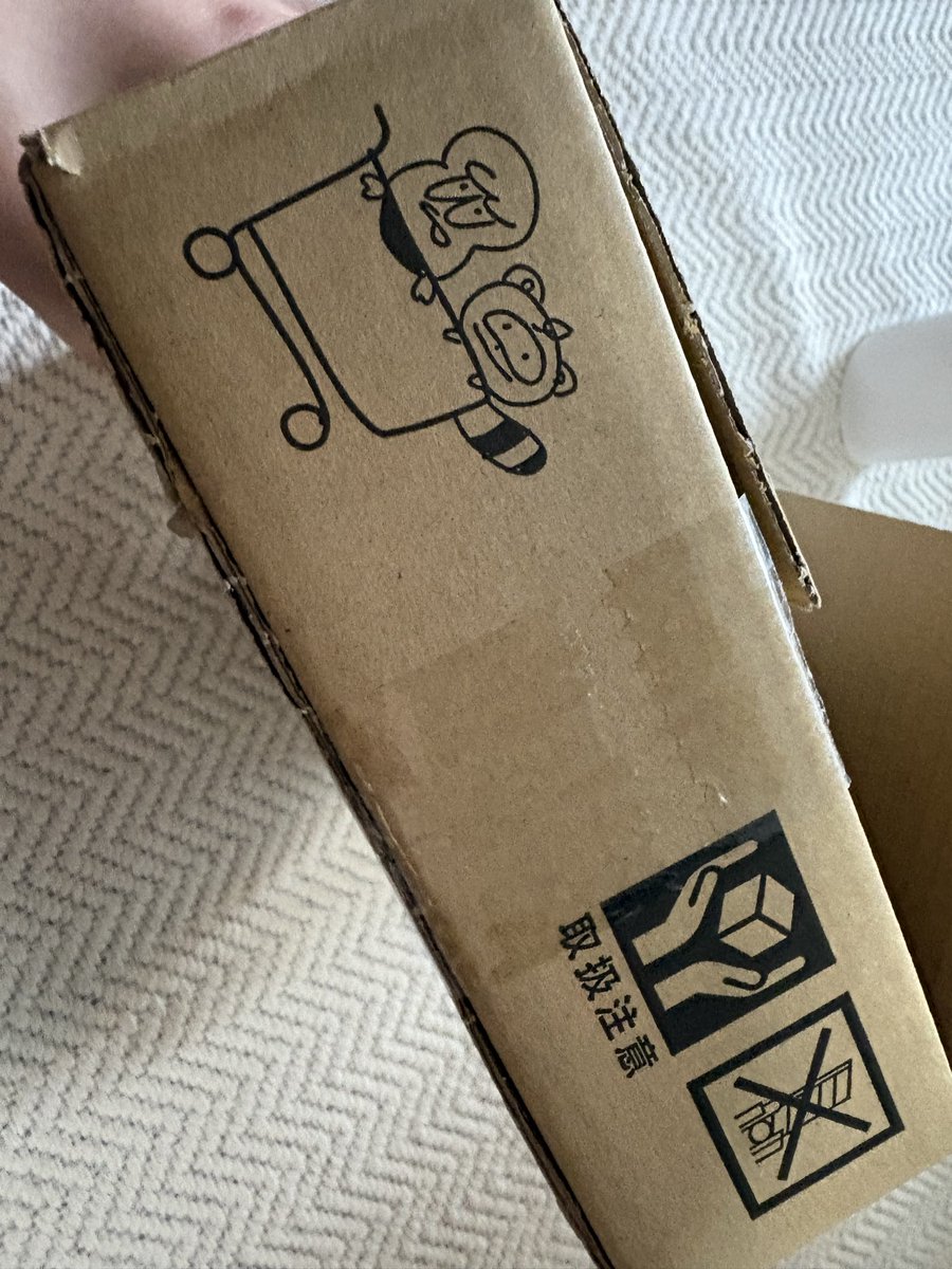 luce_sph's tweet photo. 狸豆商店初めて利用したんですが、開けてから気づいたんだけど、箱めっちゃかわいいじゃん！！🫶 https://t.co/8VzKkh3te0