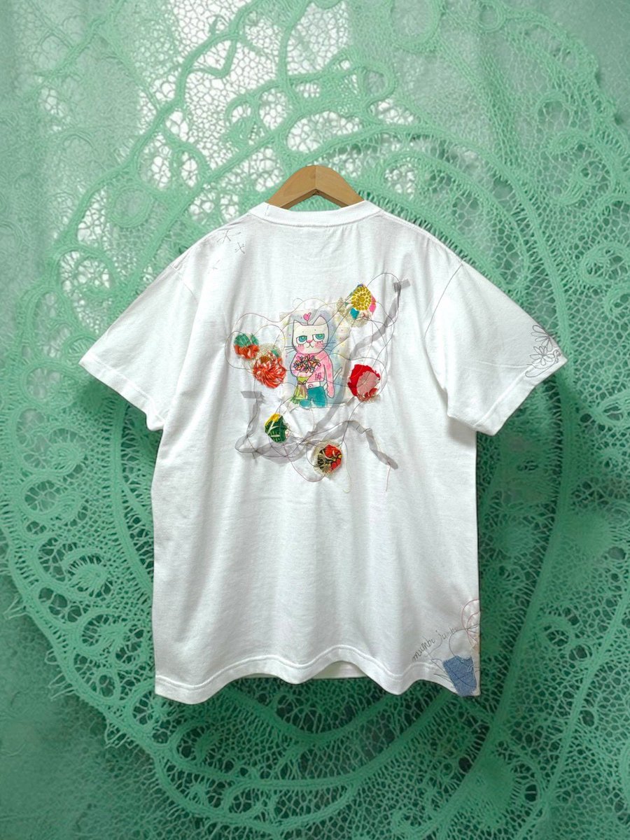 kaya1209's tweet image. ご注文ありがとうございました‼️

@mumbojumbo_nana 
ハンドメイド
デザイン Tシャツ🩷🩷🩷

手書きのイラストが
可愛い😽💕

#mumbojumbo
#kaya
#リメイク専門
#ハンドメイド専門
#古着 #used 
#衣装 
#中野ブロードウェイB1