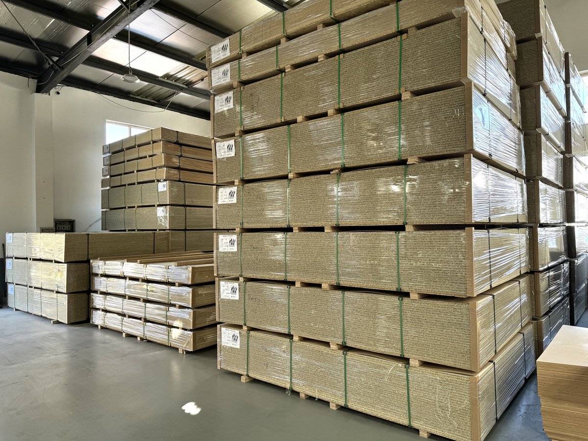 DEVAN111BOLIF's tweet image. High-density OSB/particleboard with stable structure, moisture-resistant, ideal for furniture, construction and packaging applications.
#WoodPanel #OSB #Particleboard #ConstructionMaterial #fyp
devandecor.com/product/1.html