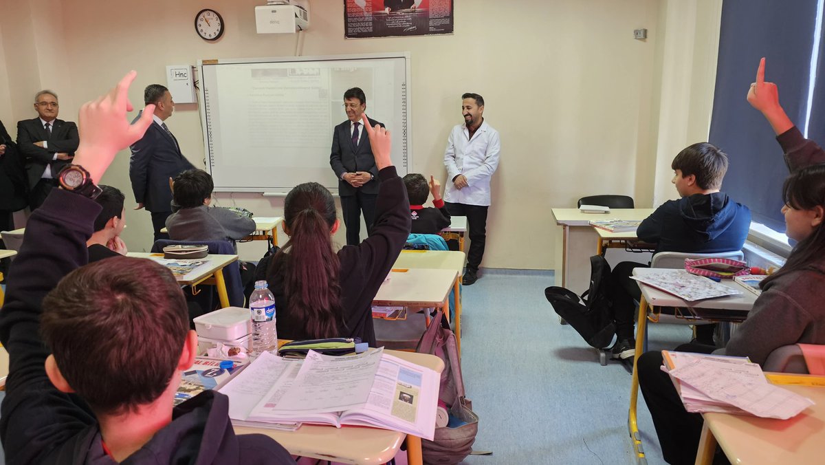 Geleceğin aydınlık yüzleri olan kıymetli evlatlarımız ve gençlerimiz; yüzlerinizdeki o güzel tebessüm daim olsun.

Sizler, yarınlarımızın en büyük umudusunuz.

Sizleri çok seviyoruz. 🤍

📍Bahçeşehir Koleji