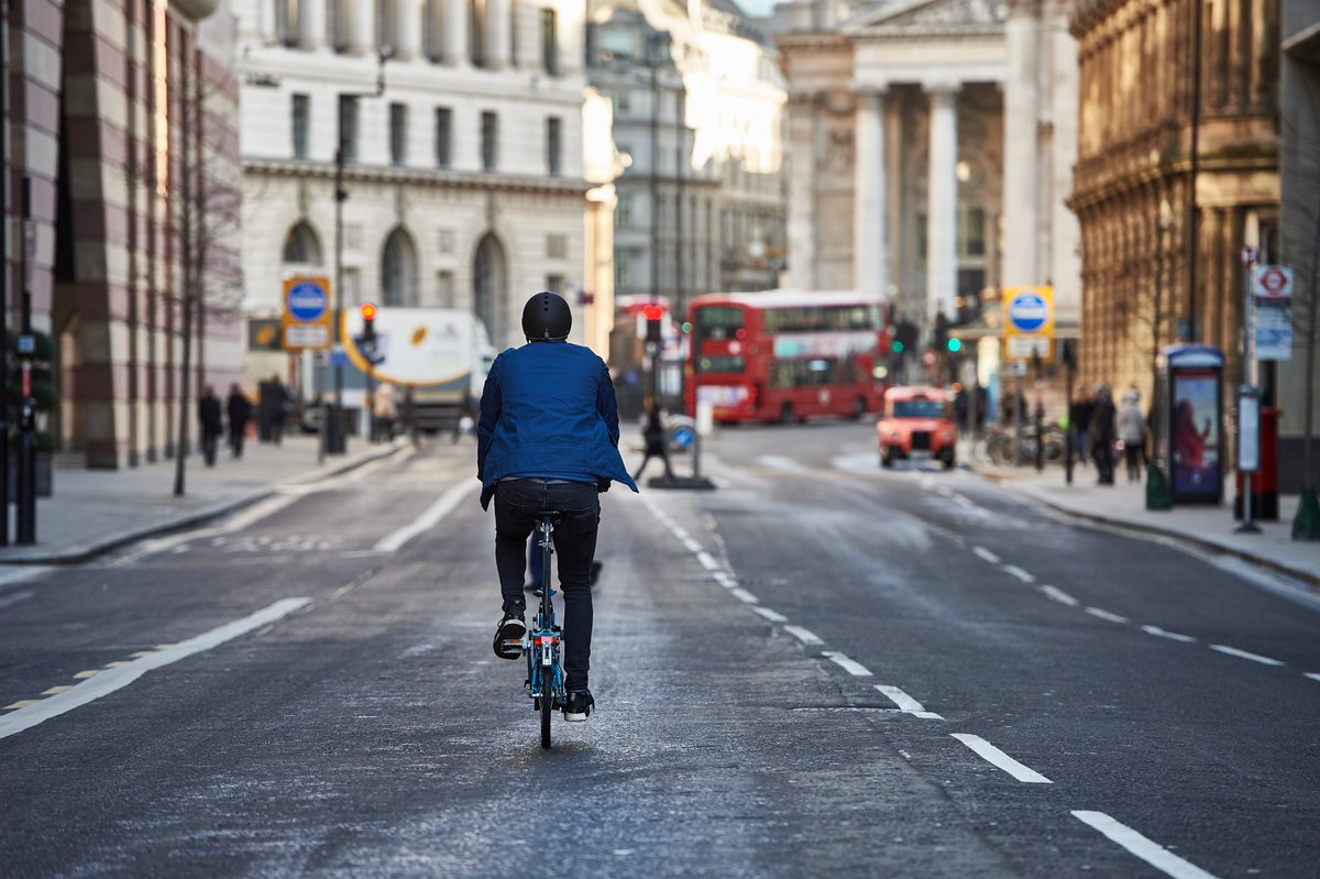 lb_daikanyama's tweet image. 自転車って“乗るぞ”って気合いを入れるものじゃなくて、気づいたら生活の中で使ってる、くらいがちょうどいい気がします。

ふらっと出かけようって時にいると嬉しい存在です。
#折りたたみ自転車 #brompton #mybrompton #tyrell