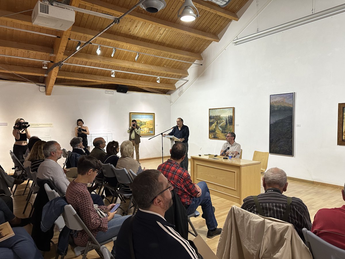 🙃Gracias a todas las personas que nos acompañasteis ayer en la conferencia sobre el recinto fortificado de Alcalá de Guadaíra.

Seguimos trabajando para acercar la historia y el patrimonio de la ciudad a la ciudadanía‼️