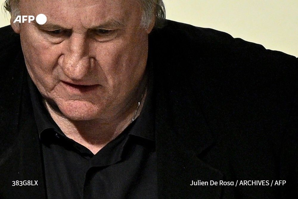 afpfr's tweet image. ⚖️ Gérard Depardieu s'est désisté vendredi, selon son avocate, de ses poursuites contre France Télévisions à qui il reprochait un montage, selon lui, malhonnête d'un reportage de Complément d'Enquête où il multipliait les propos graveleux et dégradants pour les femmes.