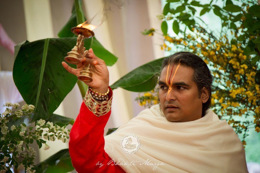 ❤️ Work towards the opening of your heart. Work towards Self-Realisation. Work towards knowing the Oneness of God, beyond all limitations that human beings put in place ❤️