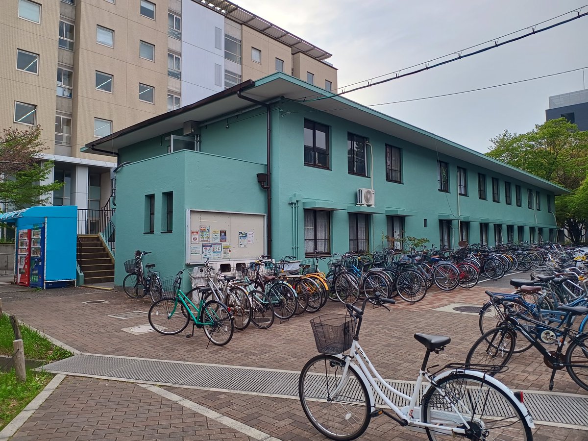 omunazotoki's tweet photo. 【部室への行き方🪧】
①地図の文化部室棟まで向かう
②自販機の横の階段をのぼる
③入ってすぐ右がF-enigmaの部室 https://t.co/r3zukAbdGP