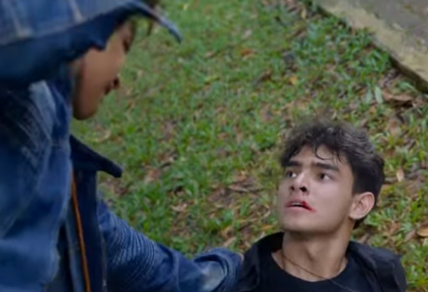 "mungkin diantara mereka masih ada rasa!"
"apapun alasan lu ini tetep ga bener."
"yg lo lakuin dulu jg ga bener!"
"gua ga lakuin itu!"
"fattah g akan ambil kesempatan lo ambil dulu di moment terendahnya aqeela—"
BUGH! 
"lo pikir lo bisa bohongin gue!"
"gua gak lakuin itu!"

😭👍🏻