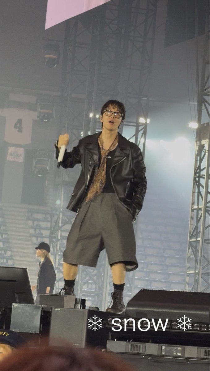 OH MY GOD THIS OUTFIT????