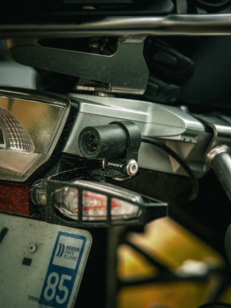 InnovvTech's tweet photo. Cool vibes, sweeping roads, and the ultimate smart hub. 

Let the INNOVV N2 and its massive 5.99" screen lead the way through the endless loop.

Seamless connection, pure aesthetic.

#innovv #innovvn2 #motocam #motorbikes #saferiding #smartride #advrider #adventurebike #carplay https://t.co/AJVtCACv6i