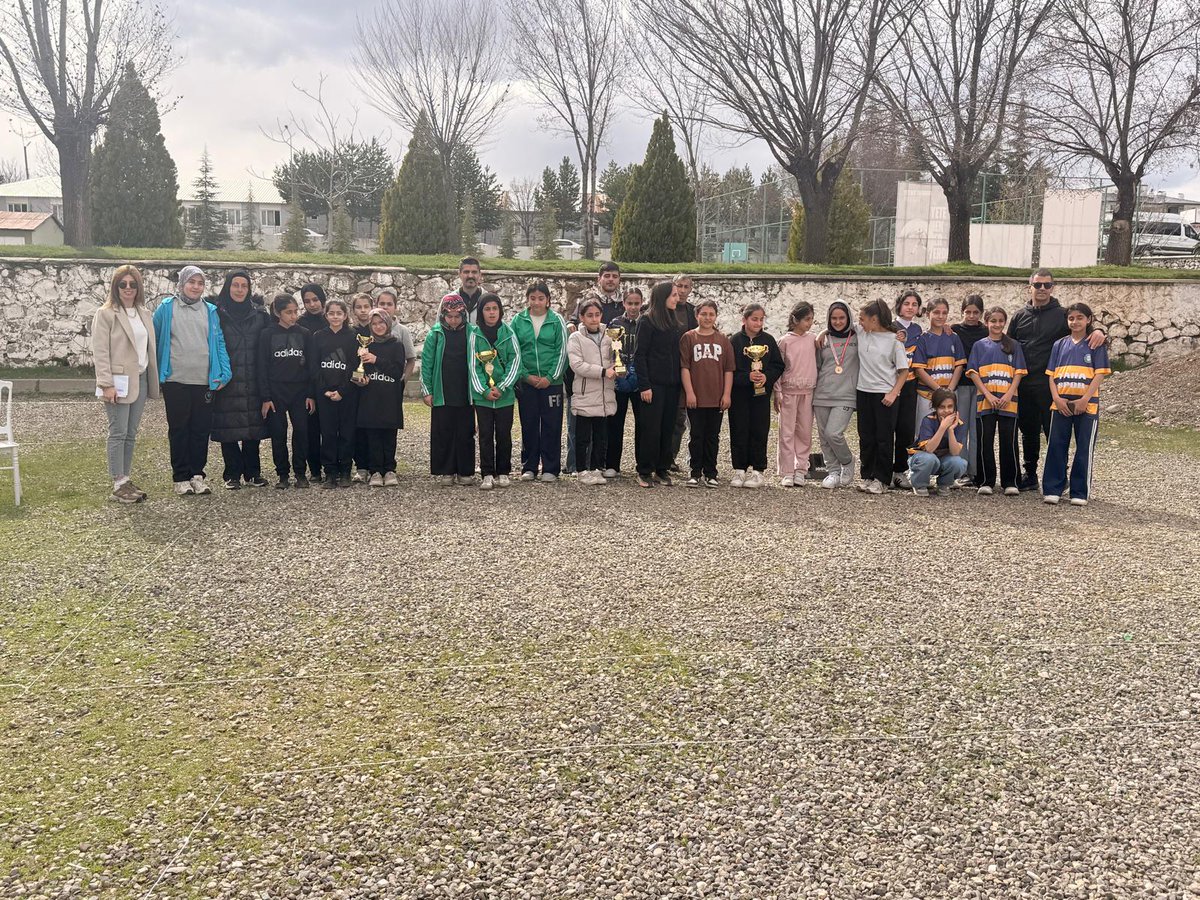 🏆 Okul Sporları Bocce Küçükler Kız-Erkek Müsabakaları Sona Erdi! 🎯

Genç sporcularımızın kıyasıya mücadele ettiği Okul Sporları Bocce Küçükler Kız-Erkek müsabakaları büyük bir heyecanla tamamlandı.

Centilmence rekabetin ve dostluğun ön planda olduğu organizasyonda dereceye