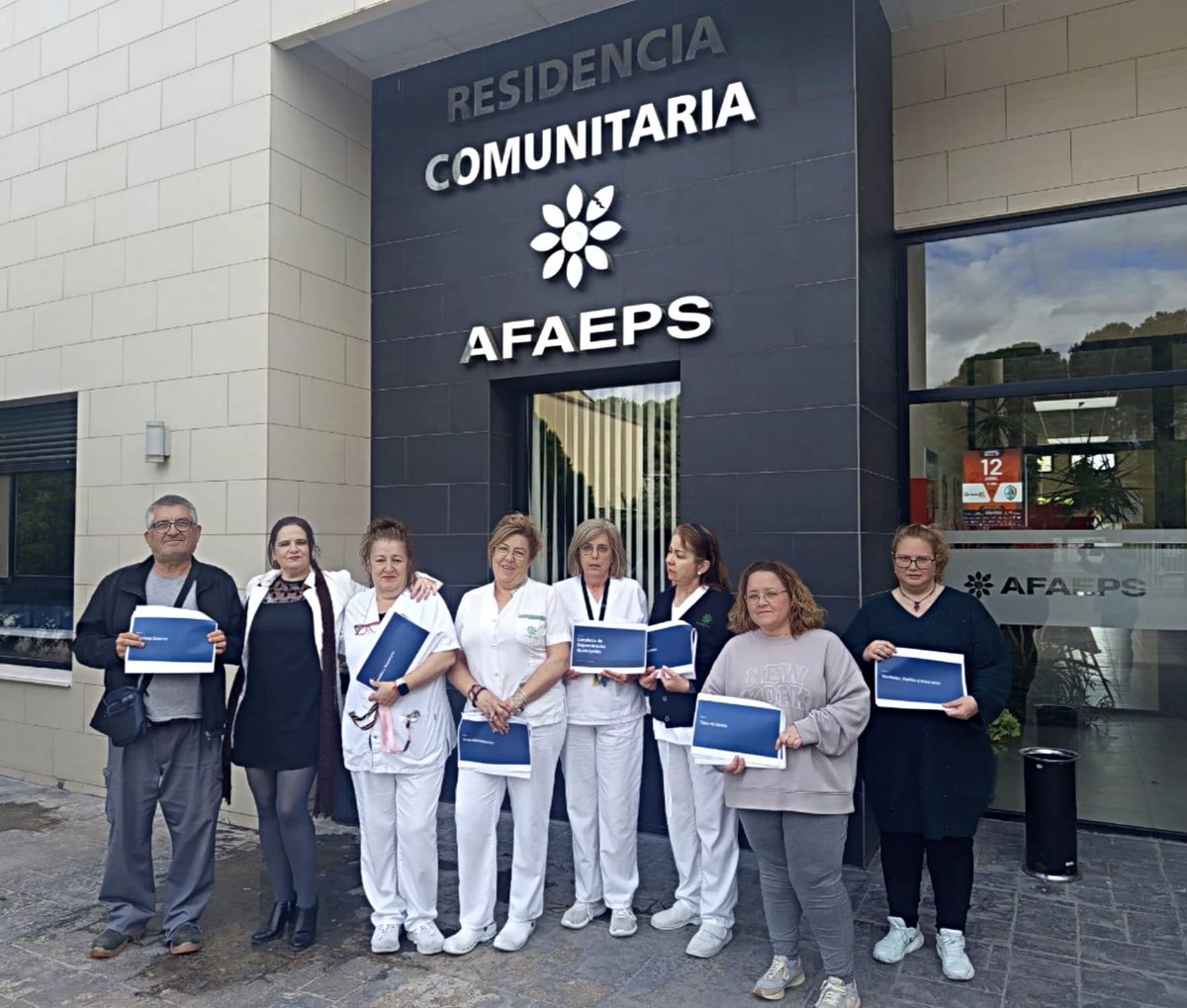 AFAEPS's tweet photo. 📢¡Apostamos por la excelencia y la formación continua! Creemos que la clave del éxito está en la especialización de nuestro equipo. Hemos iniciado una formación intensiva de 18 horas dirigida a los profesionales de limpieza de nuestro CEE. Financiado por 
#CEPESFSE #CEPESEFESO https://t.co/dIyP4kjCft