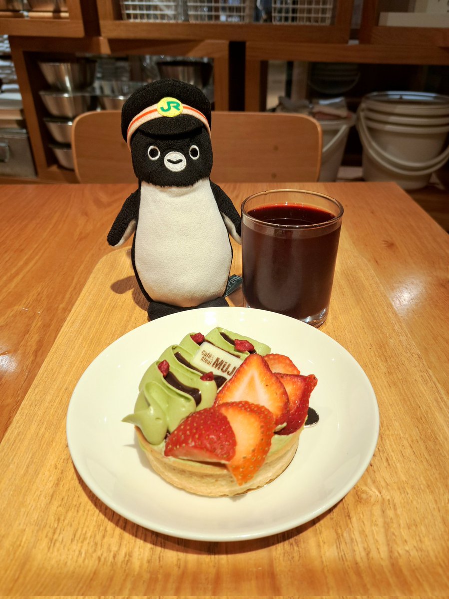 今日のおやつ発表🐧🍵🍓