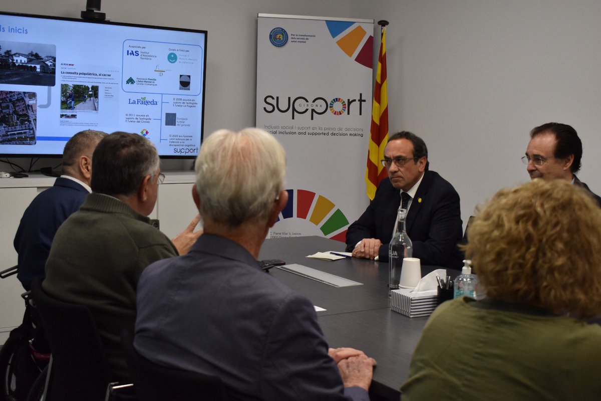supportgirona's tweet photo. Rebem la visita del president del @parlamentcat, MH Josep Rull @joseprull interessat a conèixer de primera mà com treballem coordinadament amb les organitzacions que integrem l’#Ecosistema de #SalutMental #Girona. De la filosofia de treball a casos pràctics per explicar el model comunitari d’acompanyament jurídic i social i atenció a la salut.