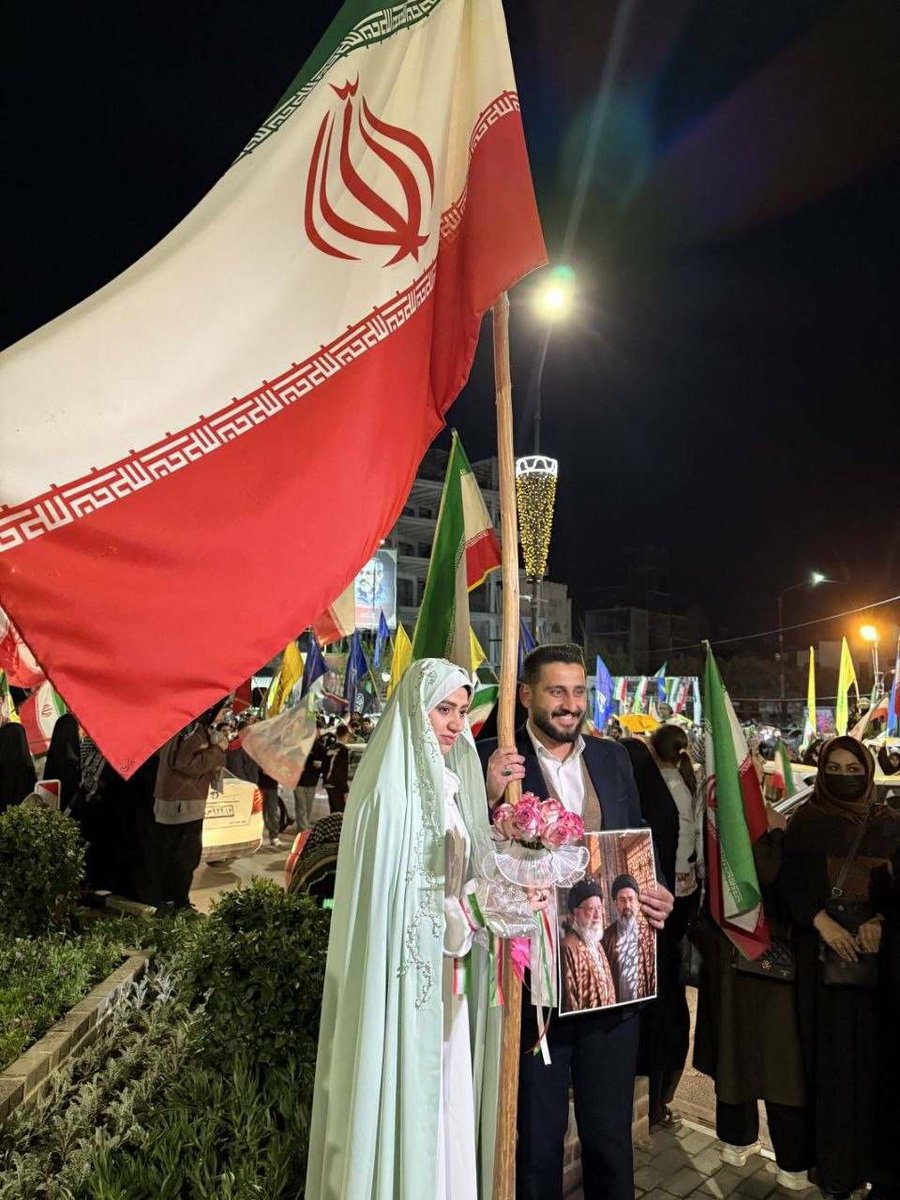 آغاز و پایان ما پای این پرچم مقدس رقم خورده...
