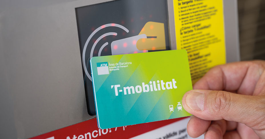 TMB_Barcelona's tweet image. ⁉️#FAQS #Tmobilitat. T’ajudem?
➡️Tenim un WhatsApp exclusiu per a consultes sobre la T-mobilitat.  Escriu-nos al 607 684 087! (de dilluns a divendres feiners, de 7 a 20 h)
També pots contactar amb nosaltres als canals d’atenció habituals: ow.ly/CZai50UQ6op