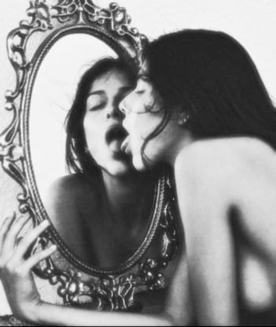 EllaLetraherida's tweet image. Nunca te menosprecies ni te infravalores, tu mayor competencia eres tu mism@. 
Así que valórate, conócete bien, quiérete mucho y véndete bien.  Tu, te, ti, contigo, siempre.

#FelizViernes ¿Café? ☕️💋