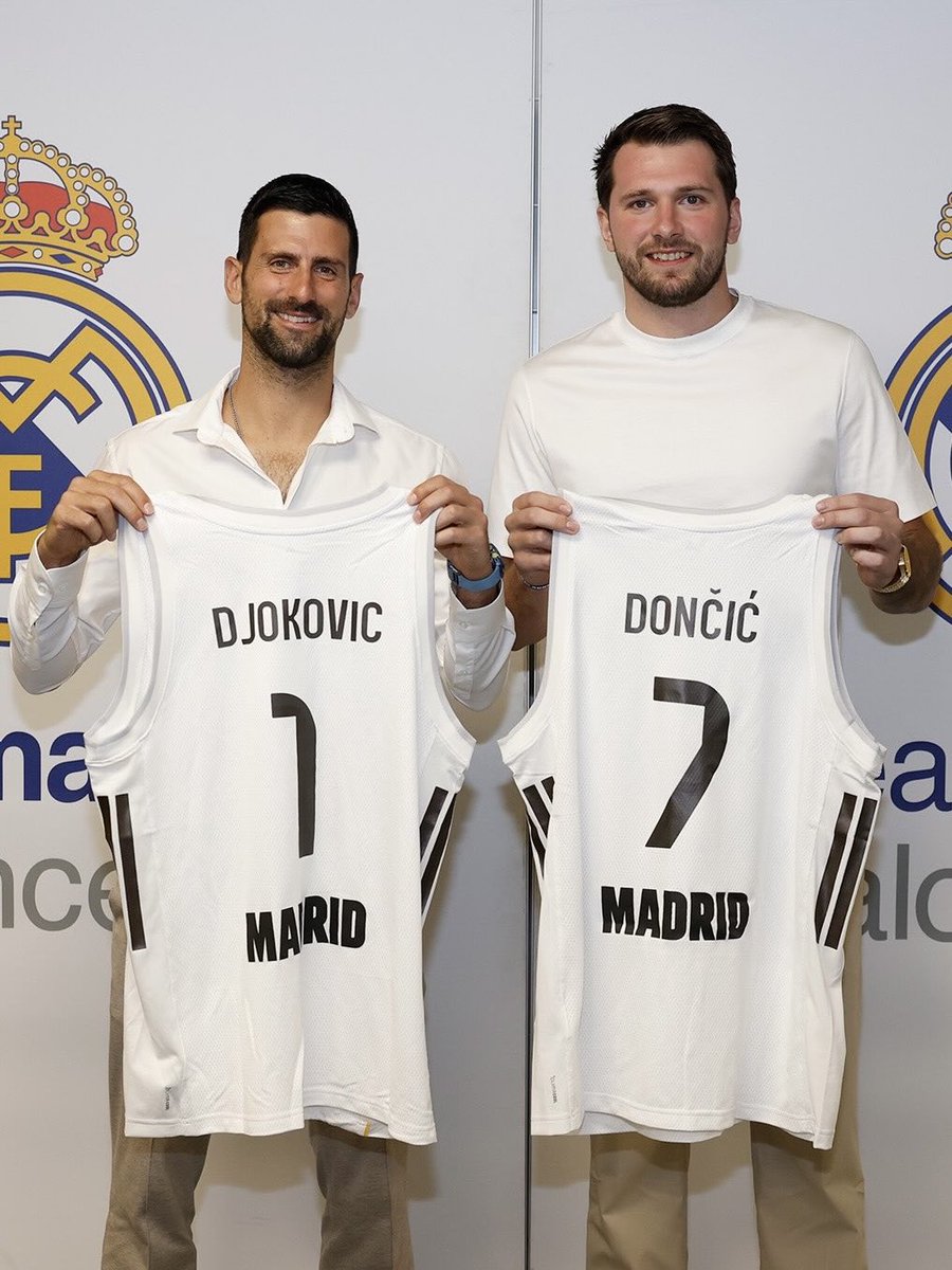Kraljevski tretman za najbolje u Madridu! 🔥

Luka Dončić i Novak Đoković bili su specijalni gosti na meču Reala i Crvene zvezde u Madridu, a od domaćina su dobili poseban poklon.

📸 Real Madrid

#novakdjokovic #djokernole #lukadoncic