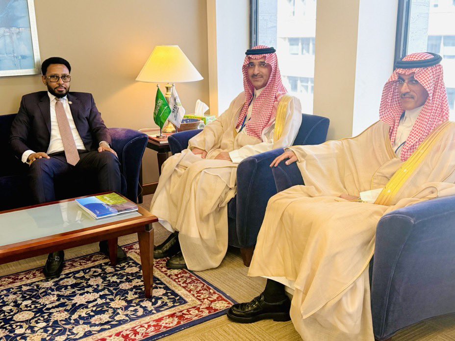 sntvnews1's tweet image. On the margins of the Spring Meetings in #WashingtonDC, Finance Minister @BihiEgeh met with SaudiFund_Dev CEO Sultan Al Marshad @SaudiFund_CEO to discuss developmental investment in #Somalia.

The Fund is a key partner that has always supported Somalia’s sustainable development