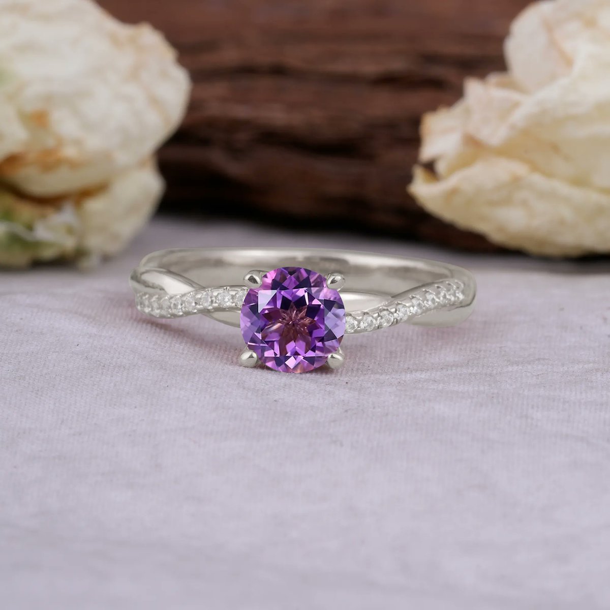 Romalarjewelry's tweet photo. The perfect twist. โพ๏ธ๐ This Round Amethyst with a twisted band is pure infinity magic. A stunning pop of color. โจ #Amethyst #TwistedBand #RoundCut #ColorGem #ROMALAR https://t.co/yzaC5ZfBna
