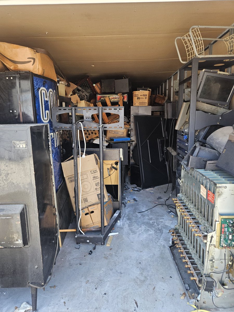 moveitjunk's tweet photo. Largo, Florida https://t.co/ke3IC907ze