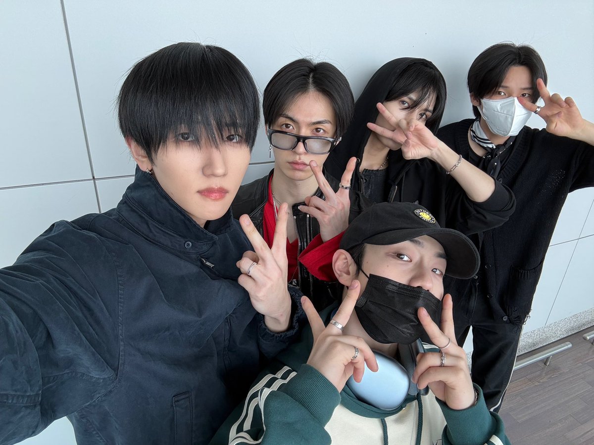 [📷]

#TODAY_ELAST

2026.04.17
상하이 출국🛫

#ELAST #엘라스트 #エラスト