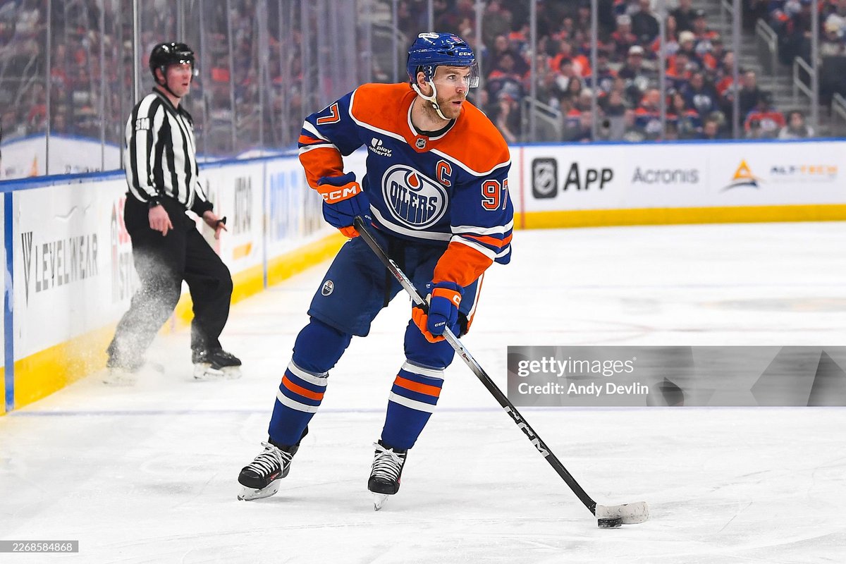 EricJFriesen's tweet photo. #Oilers Connor McDavid joins Wayne Gretzky, Mario Lemieux, Bobby Orr, Adam Oates and Joe Thornton as the only players in NHL history to record multiple 90-assist seasons! #LetsGoOilers https://t.co/JOHE8BQutN