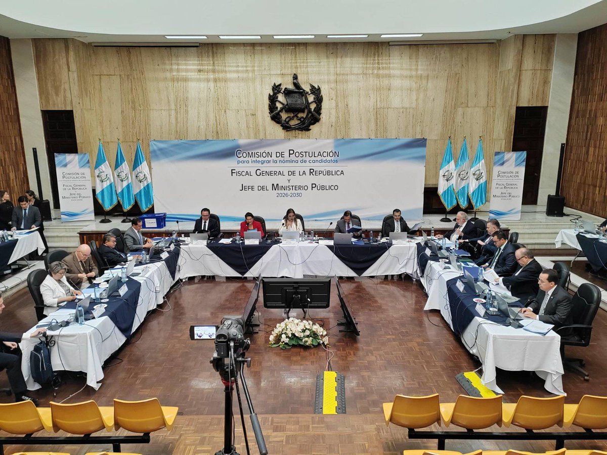 PrensaComunitar's tweet image. Solo ocho de 49 aspirantes a fiscal general #MP han superado hasta el momento los 75 puntos y son elegibles para ser incluidos en la nómina final que debe ser traslada al mandatario:

1️⃣Consuelo Porras Argueta (92.33 puntos)
2️⃣César Augusto Ávila (92.13 puntos)
3️⃣Brenda Dery