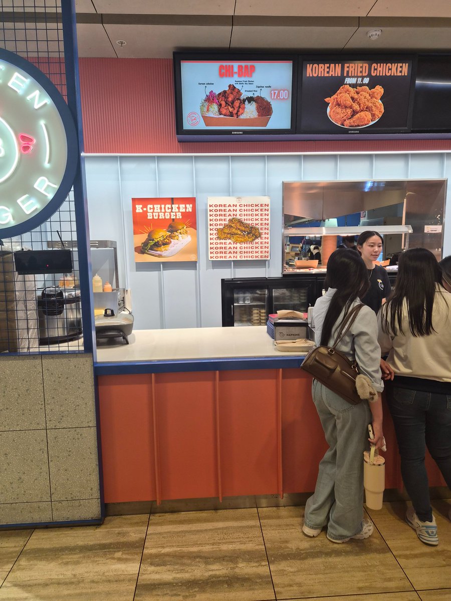 Endlessejami's tweet image. @ActorLeeMinHo Hope you enjoyed your lunch.  Tried Korean Fried Chicken with Korean sweet chilli sauce, today.  No wonder they offer free disposable gloves.  Was delicious but next time Ill have it at home not try eat in the food court.  Cant take me anywhere. 😅 #Adelaide