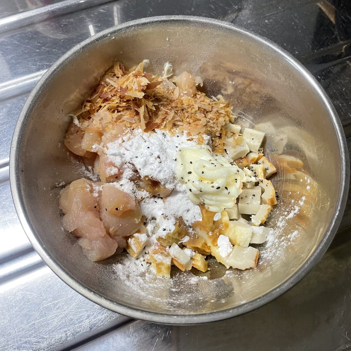 opeko9618's tweet photo. 鶏胸肉とちくわのゴロゴロ焼き弁当

鶏胸肉ということを忘れるしっとり感とちくわのプリッと感が冷めても美味しい。このボリュームで材料費100円ちょいやからね🫣 https://t.co/mP5ZyqcuOd