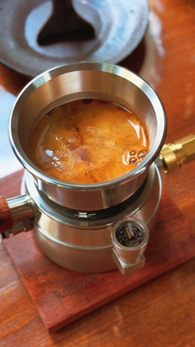 RUNNNNCoffee's tweet image. ベランダでコーヒー☀️なんかちょっと、いい時間☕️#UPHOT #UPCHEER #coffee #おうちカフェ #エスプレッソマシン #espresso #espressomachine #コーヒー好き #コーヒー好きと繋がりたい #コーヒーのある暮らし #coffeevibes
